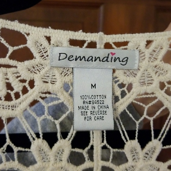 Demanding cardigain - Picture 2 of 2